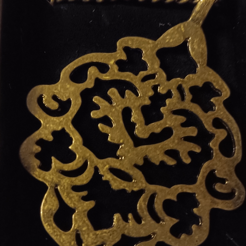 Avon Antique Goldtone Proud Heritage Filigree Earrings and Necklace - Picture 2 of 8